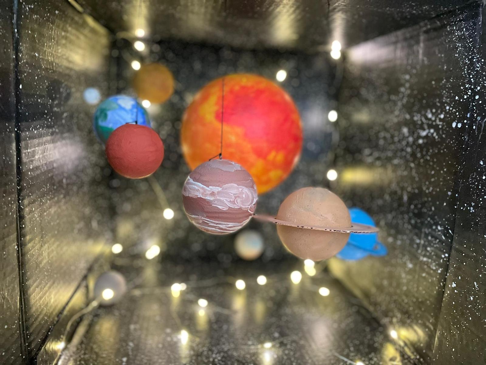 1.A klases skolēni, apgūstot tematu Visums, veidoti modeļi