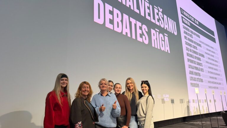 Debates signālvēlēšanās- skolas meitenes, kas piedalījās